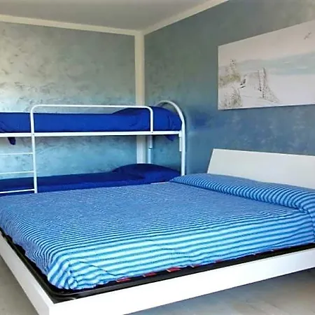 Hotel In Near Tartaruga 2*